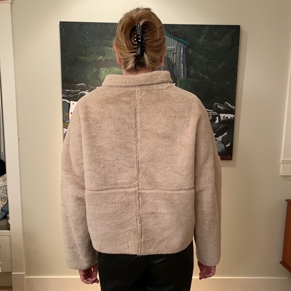 Urban Faux Fur Throw - Picture 2 of 3